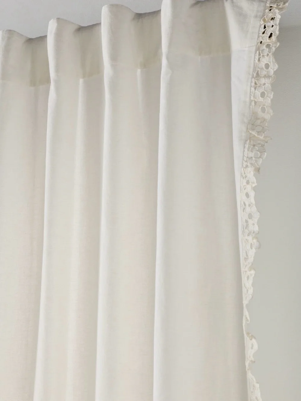 Anthropologie cotton embroidered floral edge curtain panel 69 x 50 white lace